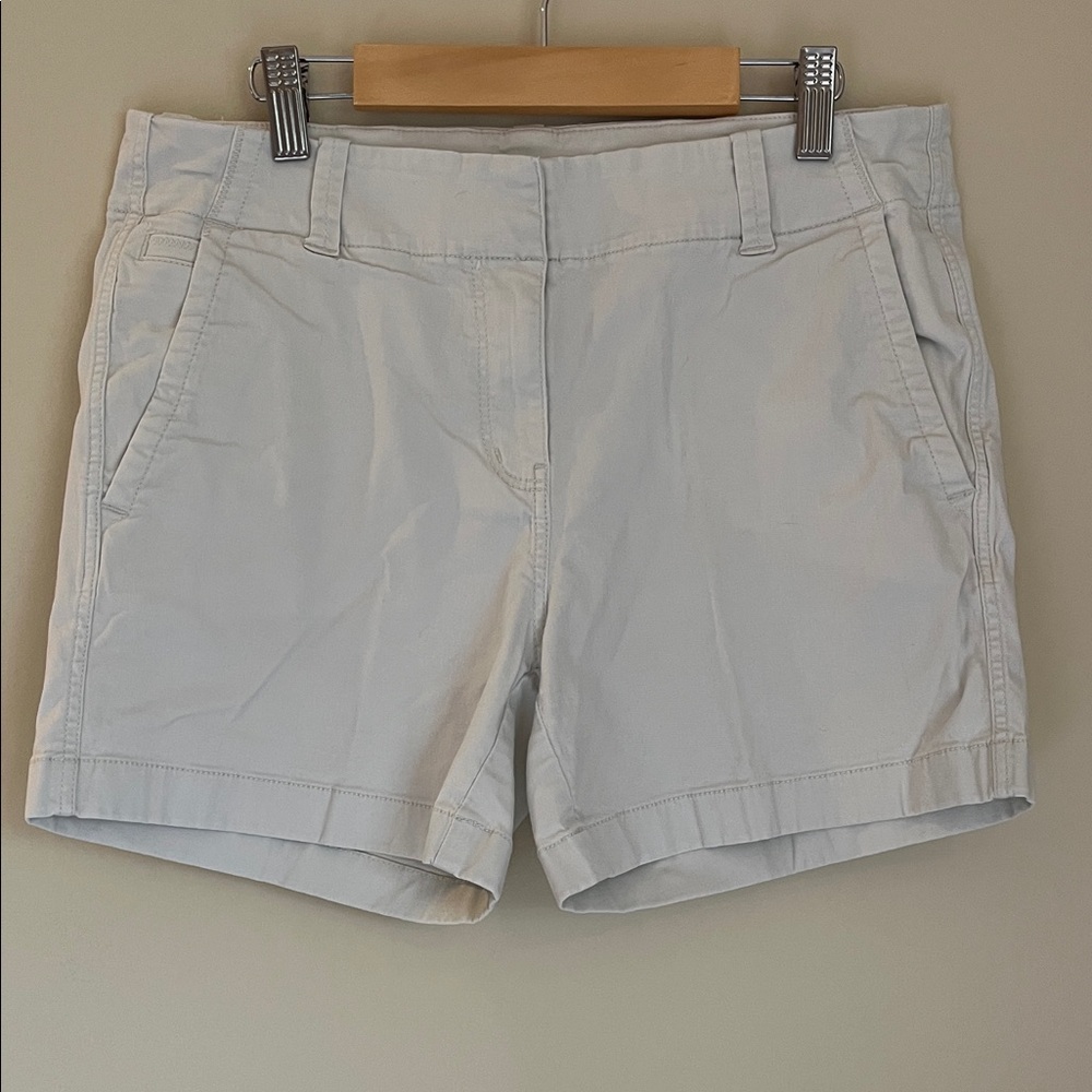 Vineyard Vines Women's Light tan Shorts